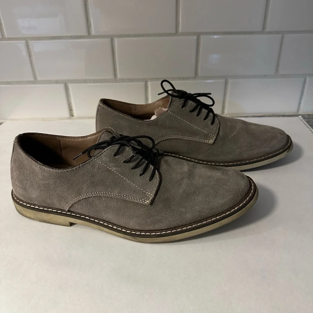 BANANA REPUBLIC SUEDE grey men's lace oxford.  11